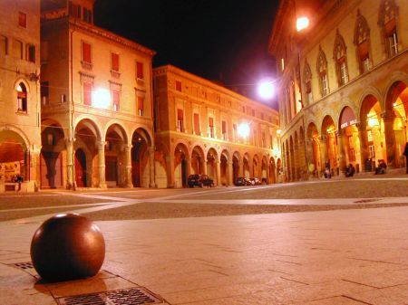 Bologna di notte