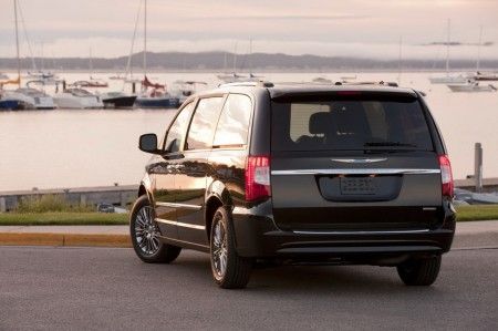 Chrysler Grand Voyager 2011. Launches New Grand Voyager to