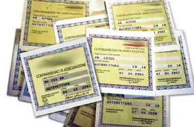 Associazione contro compagnie per la rc auto