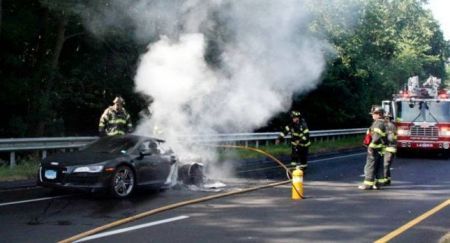 audi-r8-in-fiamme.jpg