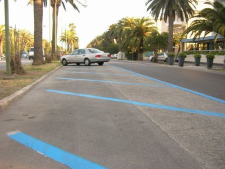 strisce blu