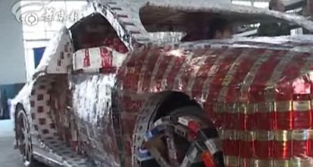 Bugatti Veyron con pacchetti di sigarette.jpg