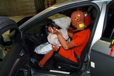 La Ford Mondeo nelle diverse prove dell'Euroncap