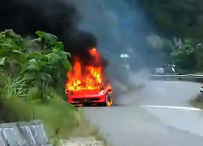 Ferrari 458 Italia in fiamme in Cina