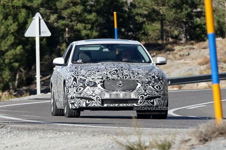 Jaguar XF foto spia