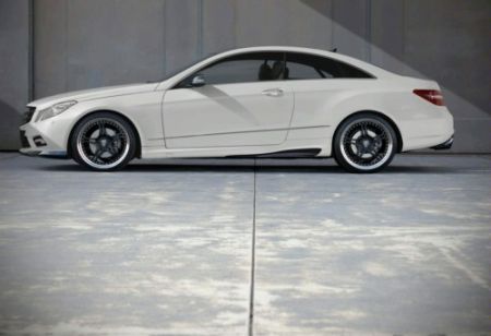 Kicherer Mercedes E50 Coupé fiancata
