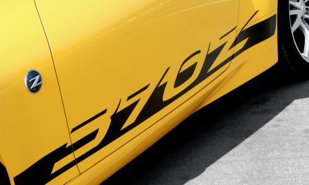 Nissan 370Z Yellow decals