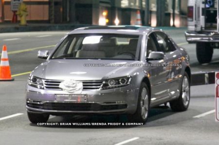 Volkswagen Phaeton restyling foto spia - frontale