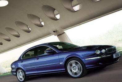 La Jaguar X-Type che presto potrebbe essere prodotta dall'indiana Tata alla quale si chiede di rinverdire i fasti dell'ex marchio inglese