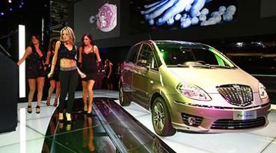 La Lancia Ypsilon Sport Momo Design
