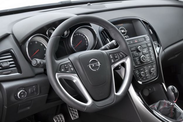 2013 Opel Astra 17