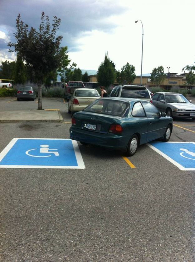 parcheggio maldestro