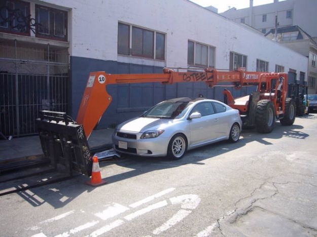 parcheggio auto ruspa