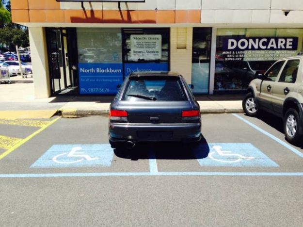 Subaru parcheggio assurdo