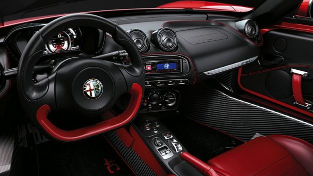 Alfa Romeo 4C Spider interni