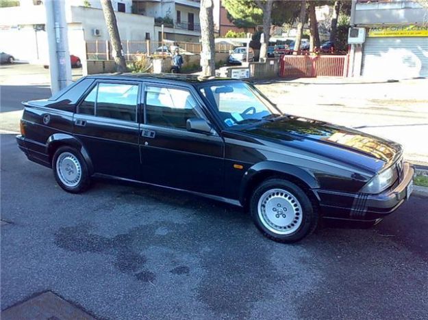Alfa Romeo 75 Turbo America nera