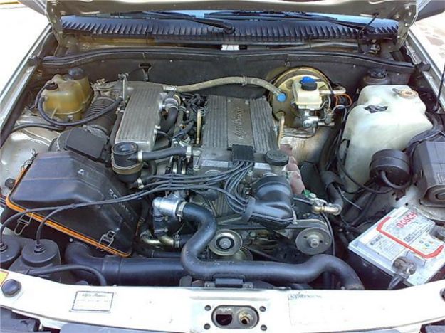 Alfa Romeo 75 Twin Spark motore