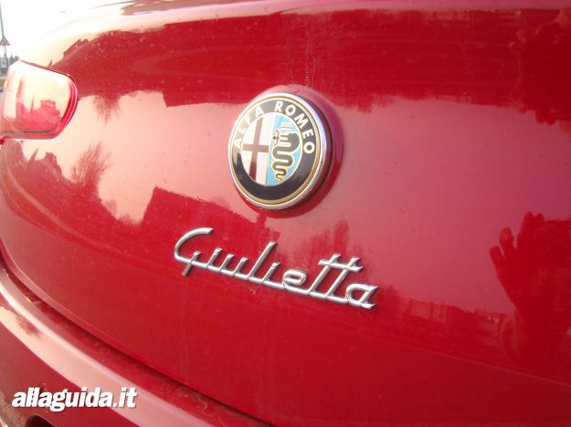 Alfa Romeo Giulietta TCT logo posteriore