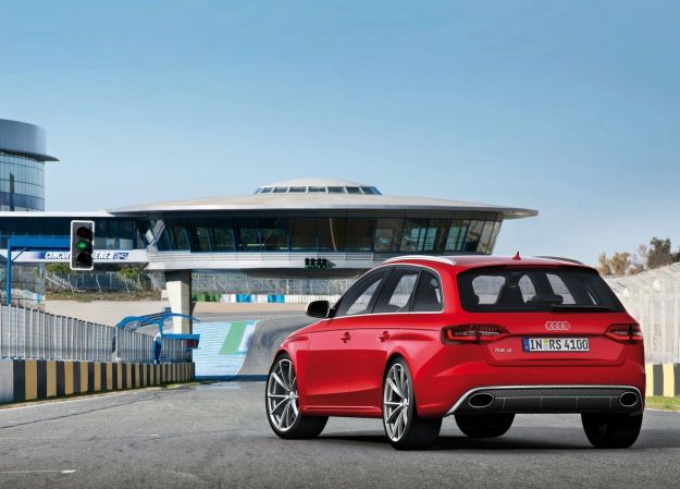 Audi RS4 Avant vista posteriore