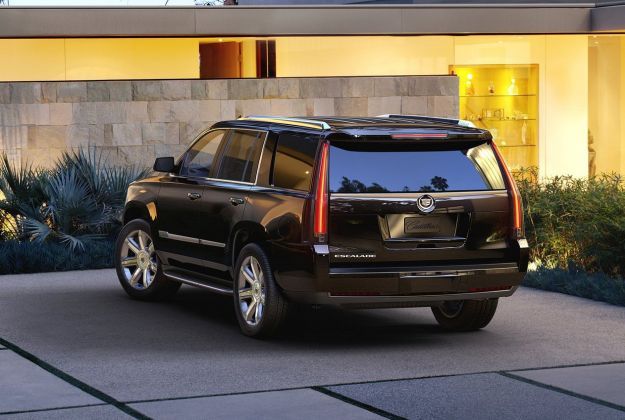 Cadillac Escalade 2015 retro della vettura