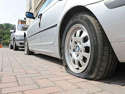 Car sharing ruota bucata o forata