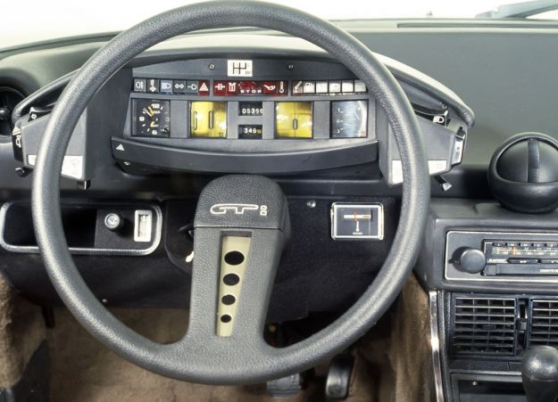 Citroen CX 2400 GTi plancia