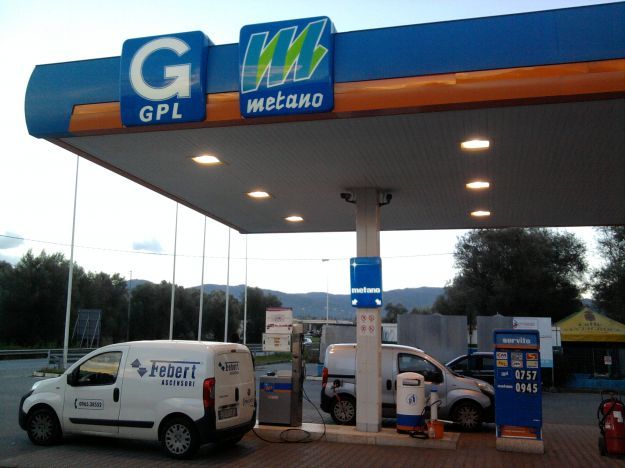 Distributore gpl metano