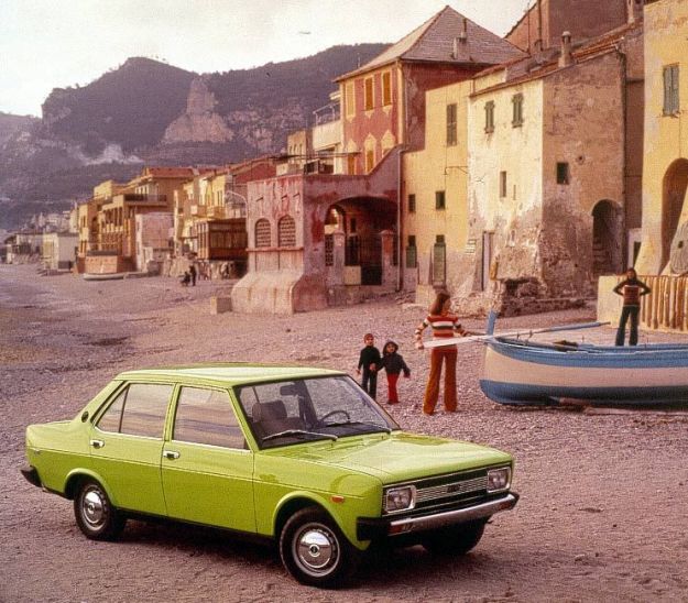Fiat 131 prima serie verde