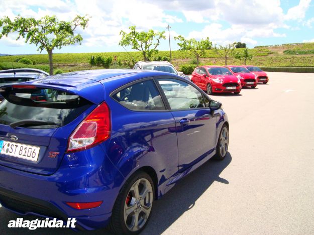 Ford Fiesta ST 2013 blu e rossa