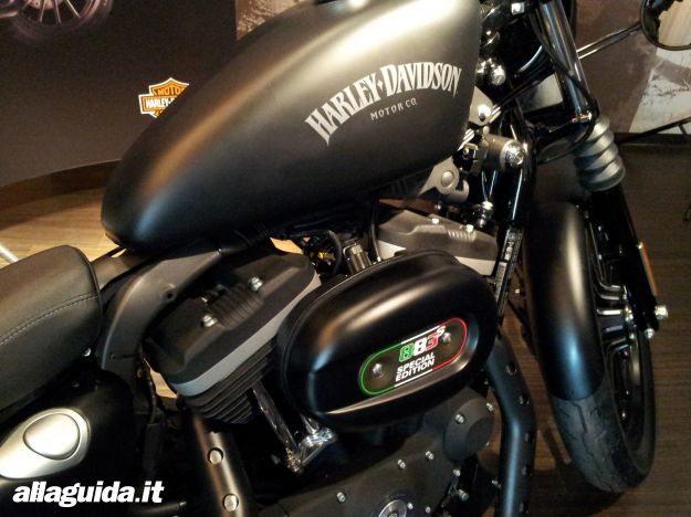 Harley Davidson Sportster IRon 883S, la targhetta