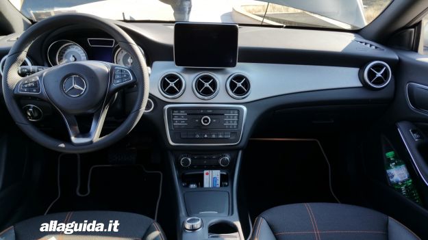 Interni di Mercedes CLA Shooting Brake