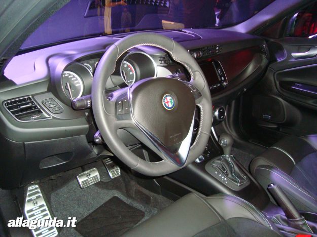 Interno della Giulietta QV