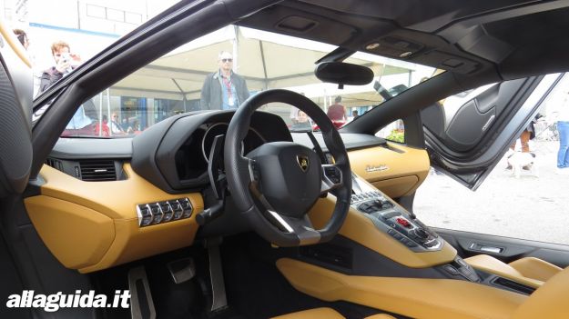 Lamborghini Aventador Roadster interni