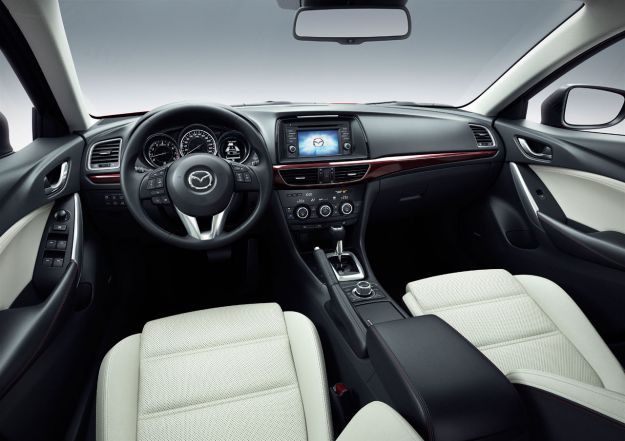 Mazda 6 dentro