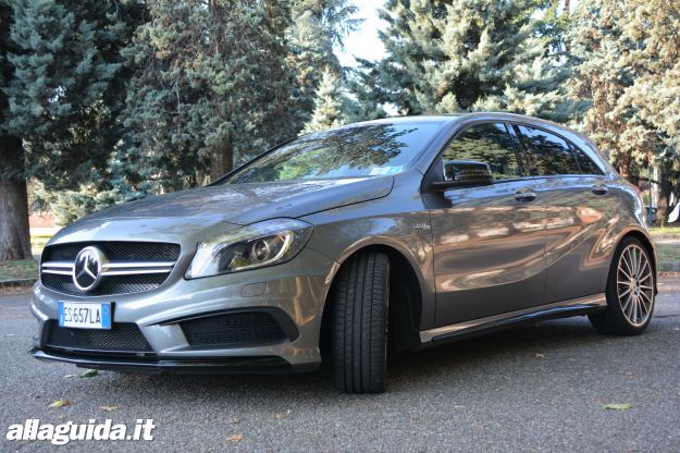 Mercedes A45 AMG estetica e design