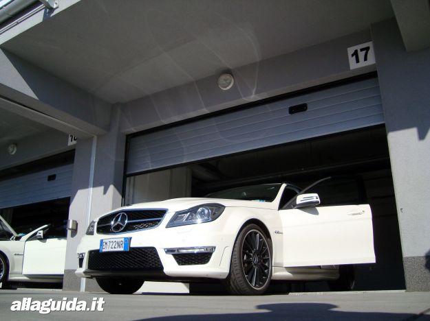 Mercedes C63 AMG Performance Station Wagon frontale
