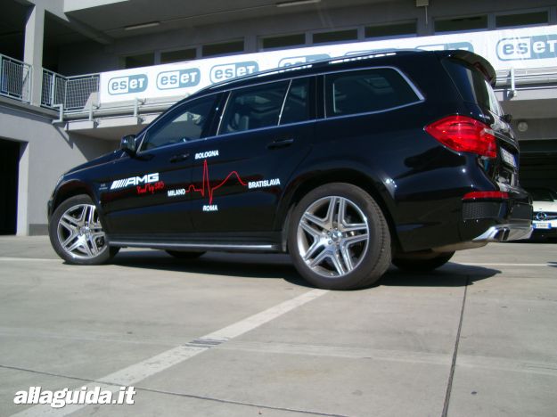 Mercedes GL 63 AMG 4Matic Performance di lato