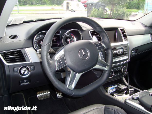 Mercedes GL 63 AMG 4Matic Performance interni