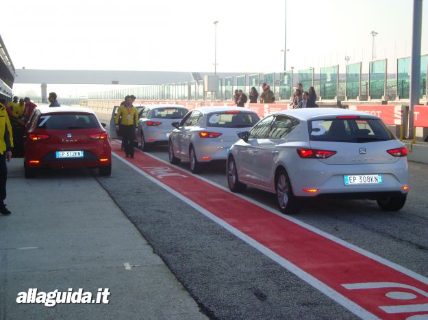 Nuova Seat Leon 2013 bianca e rossa