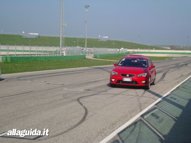 Nuova Seat Leon 2013 in pista