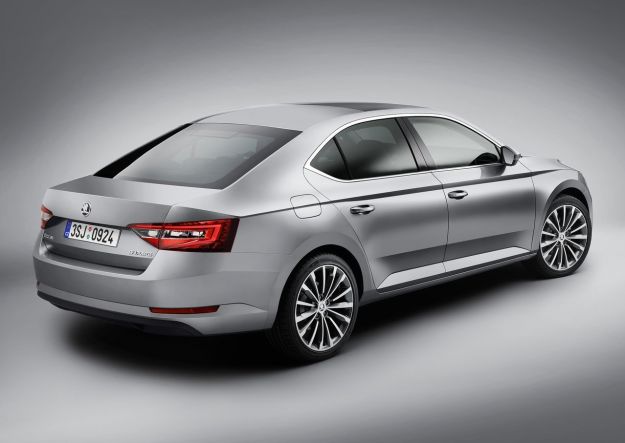 Nuova Skoda Superb 2015 (2)
