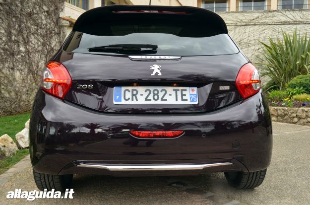 Peugeot 208 XY retro della vettura