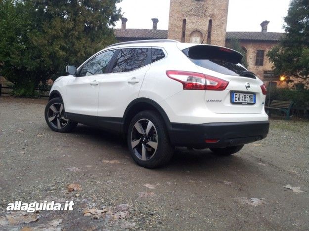 Prova su strada  Nissan Qashqai 2015