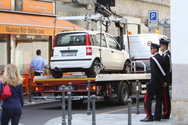 PAPA Milano rimossi veicoli in sosta lungo il percorso 01062012