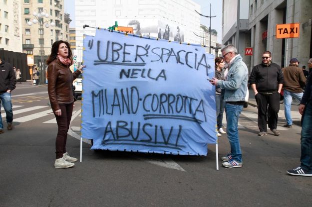 TAXI, SCIOPERO AUTO BIANCHE   FOTO 3