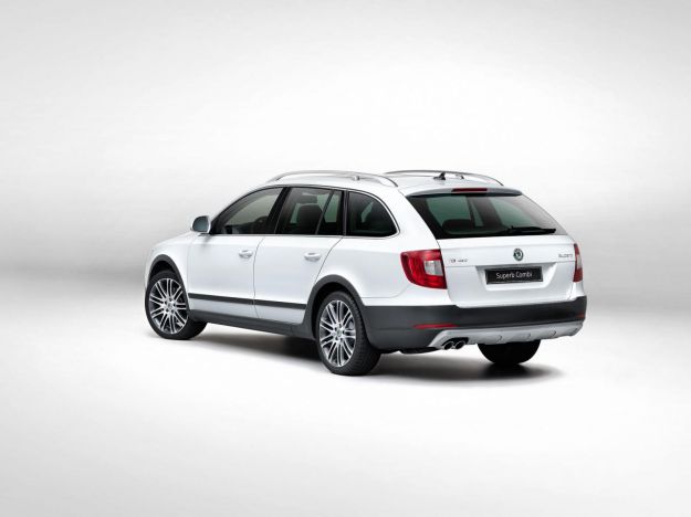 Skoda Superb Wagon Outdoor posteriore