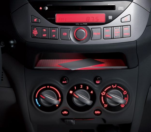 Suzuki Alto 1.0 VVT console