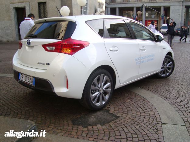 Toyota Auris Hybrid 2013 coda