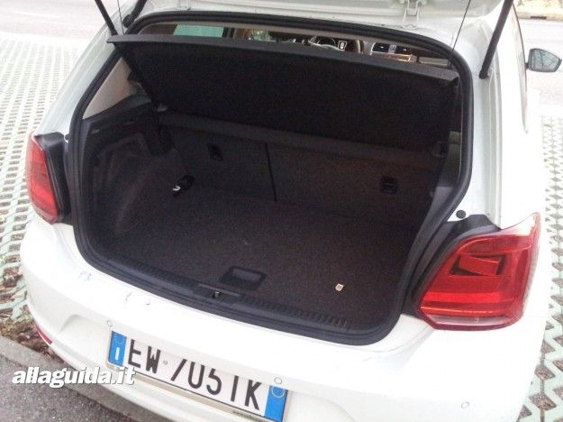 bagagliaio della volkswagen polo