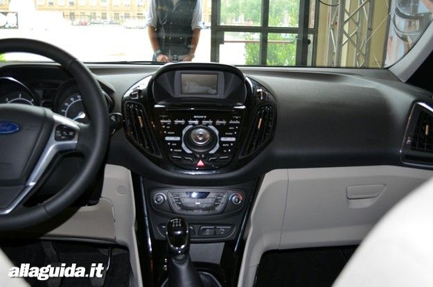 ford b max interni auto